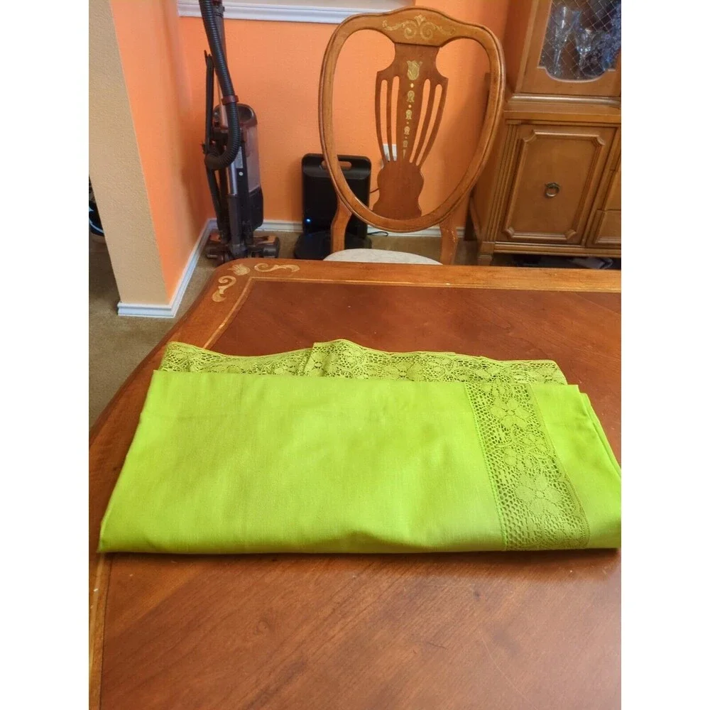 Lime Green Tablecloth Lace Edge 63